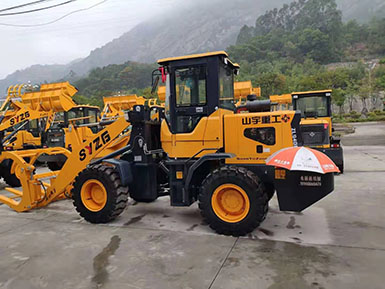 恭喜羅總喜提新車，山宇裝載機940走起，山宇重工，助您成功！